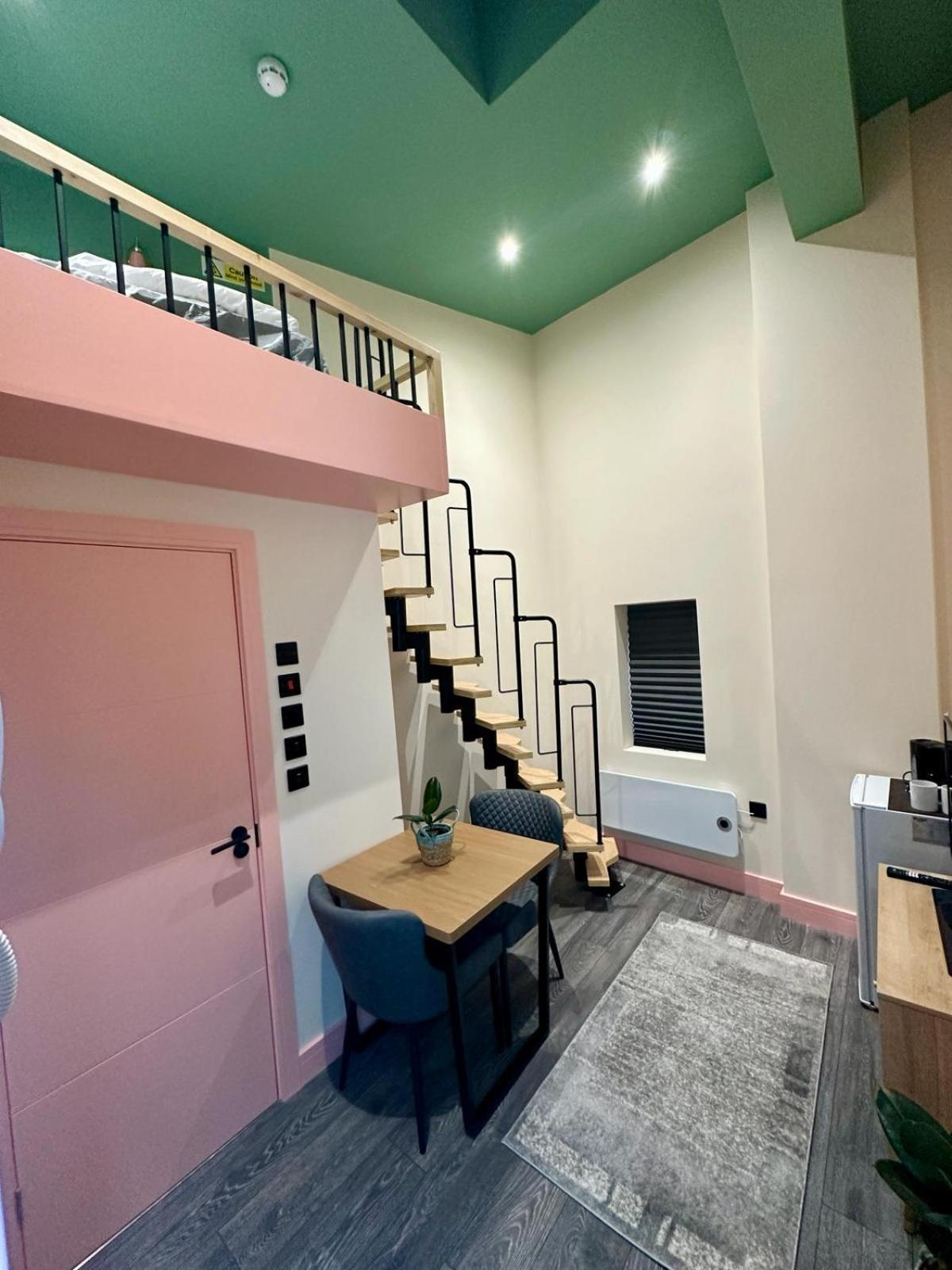 Cozy En-suite Loft In Trendy Local Guest house London