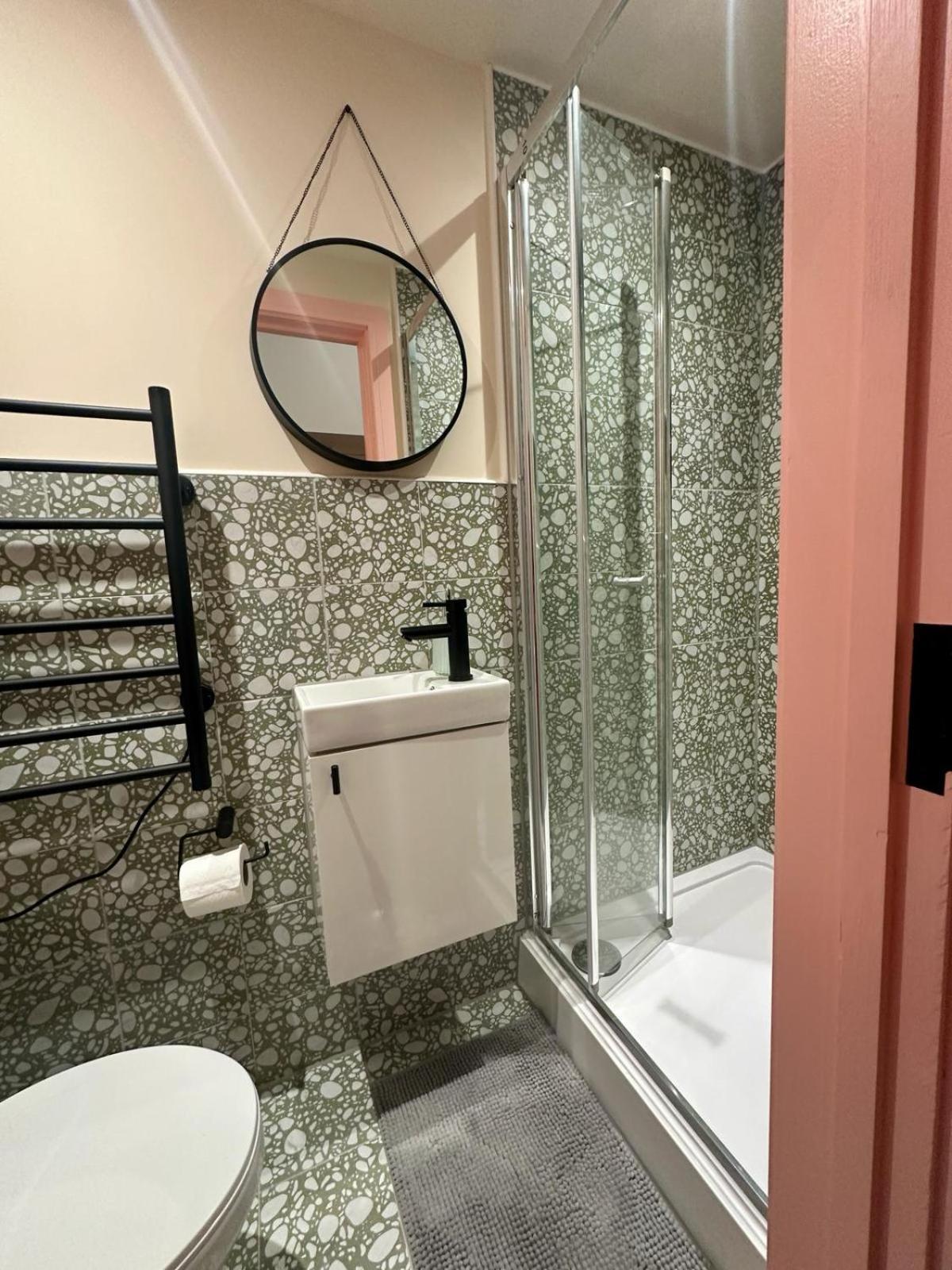 Guest house Cozy En-suite Loft In Trendy Local *