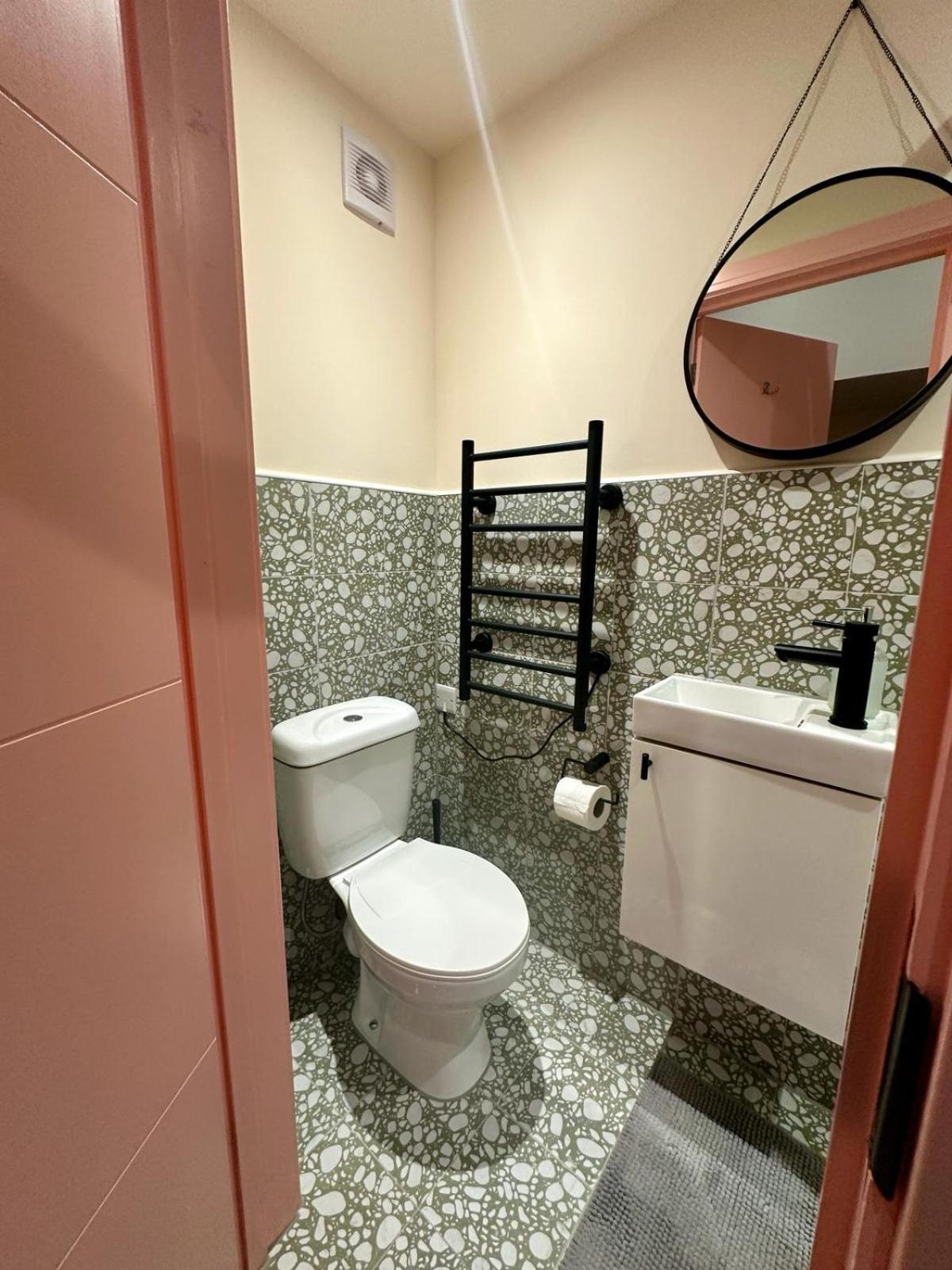 Guest house Cozy En-suite Loft In Trendy Local London