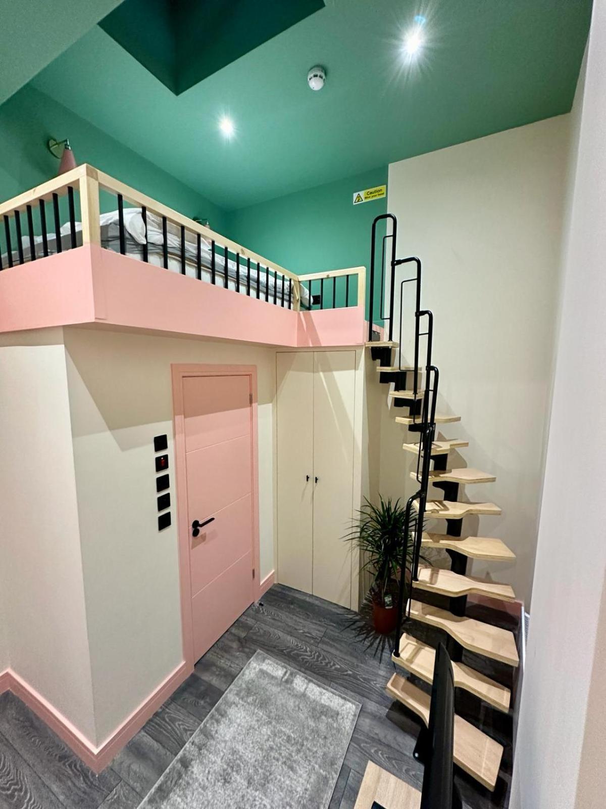 Guest house Cozy En-suite Loft In Trendy Local
