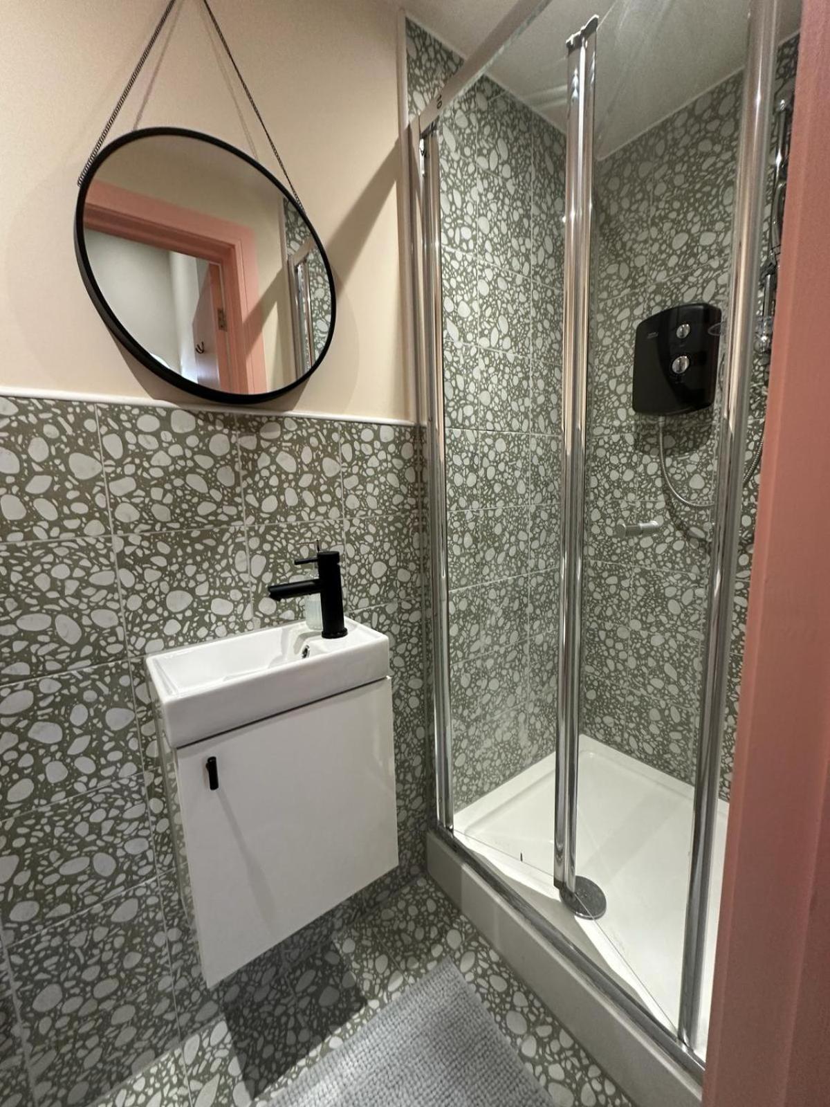 Cozy En-suite Loft In Trendy Local London