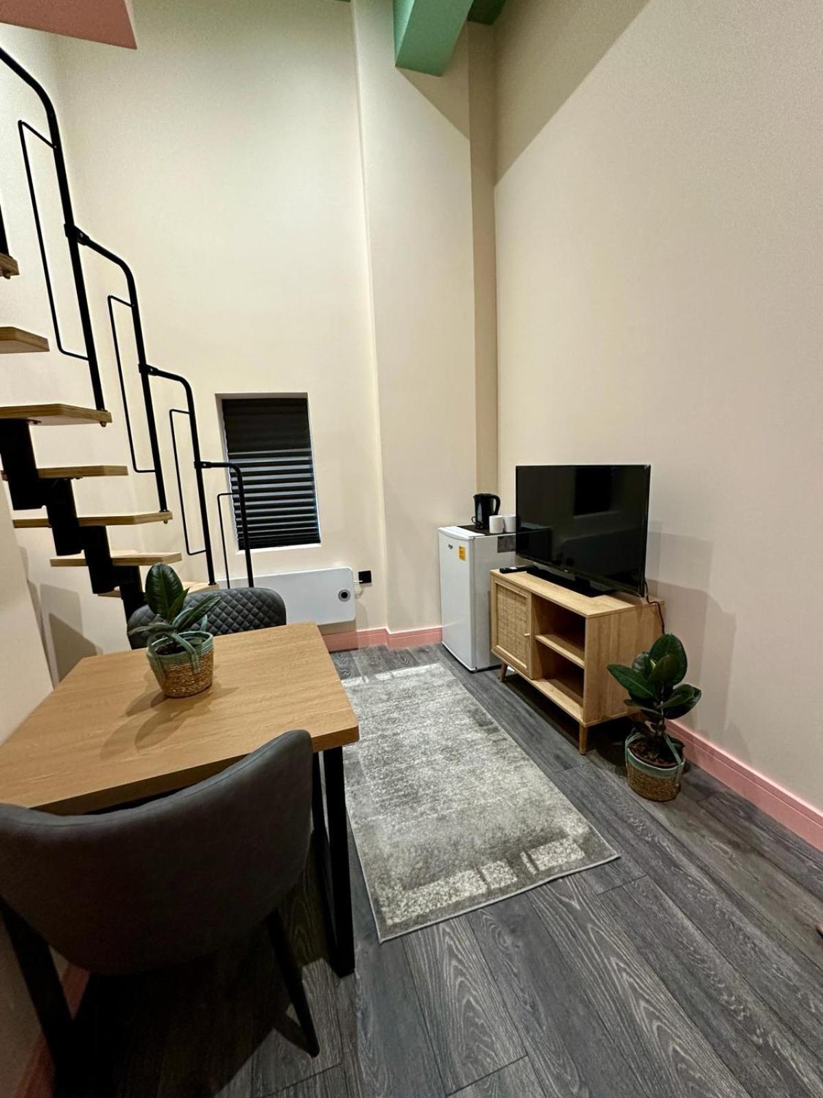 Guest house Cozy En-suite Loft In Trendy Local