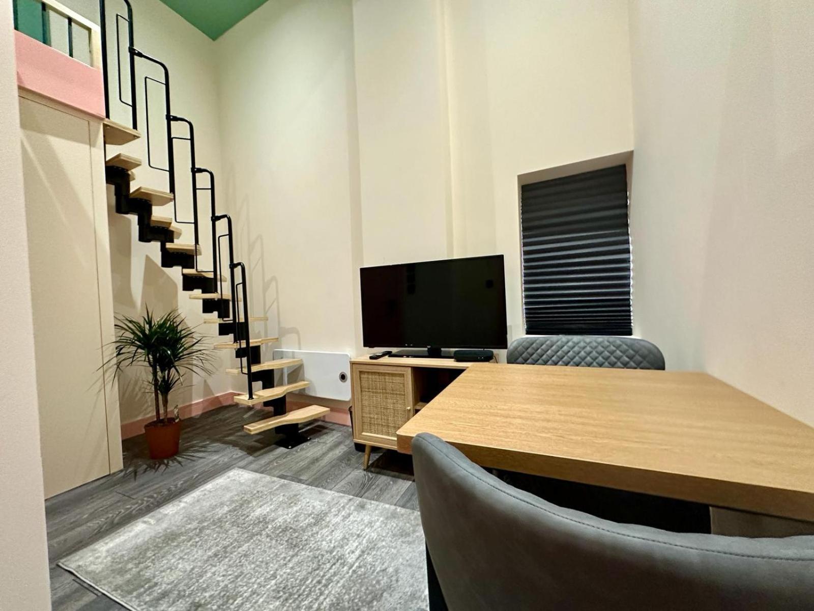 Guest house Cozy En-suite Loft In Trendy Local *