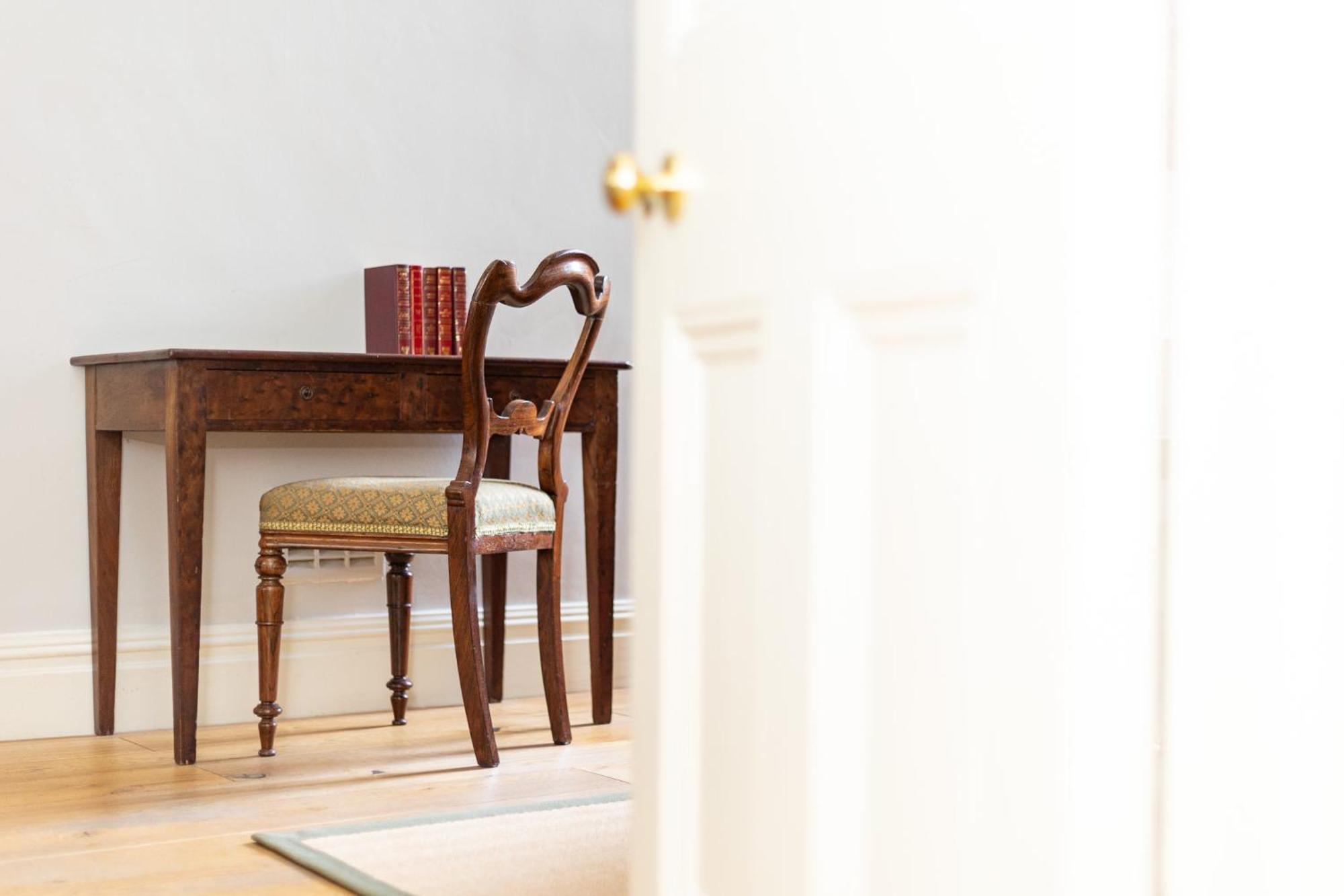 Charming 4 Bed Victorian House In Clapham Old Town * Londen