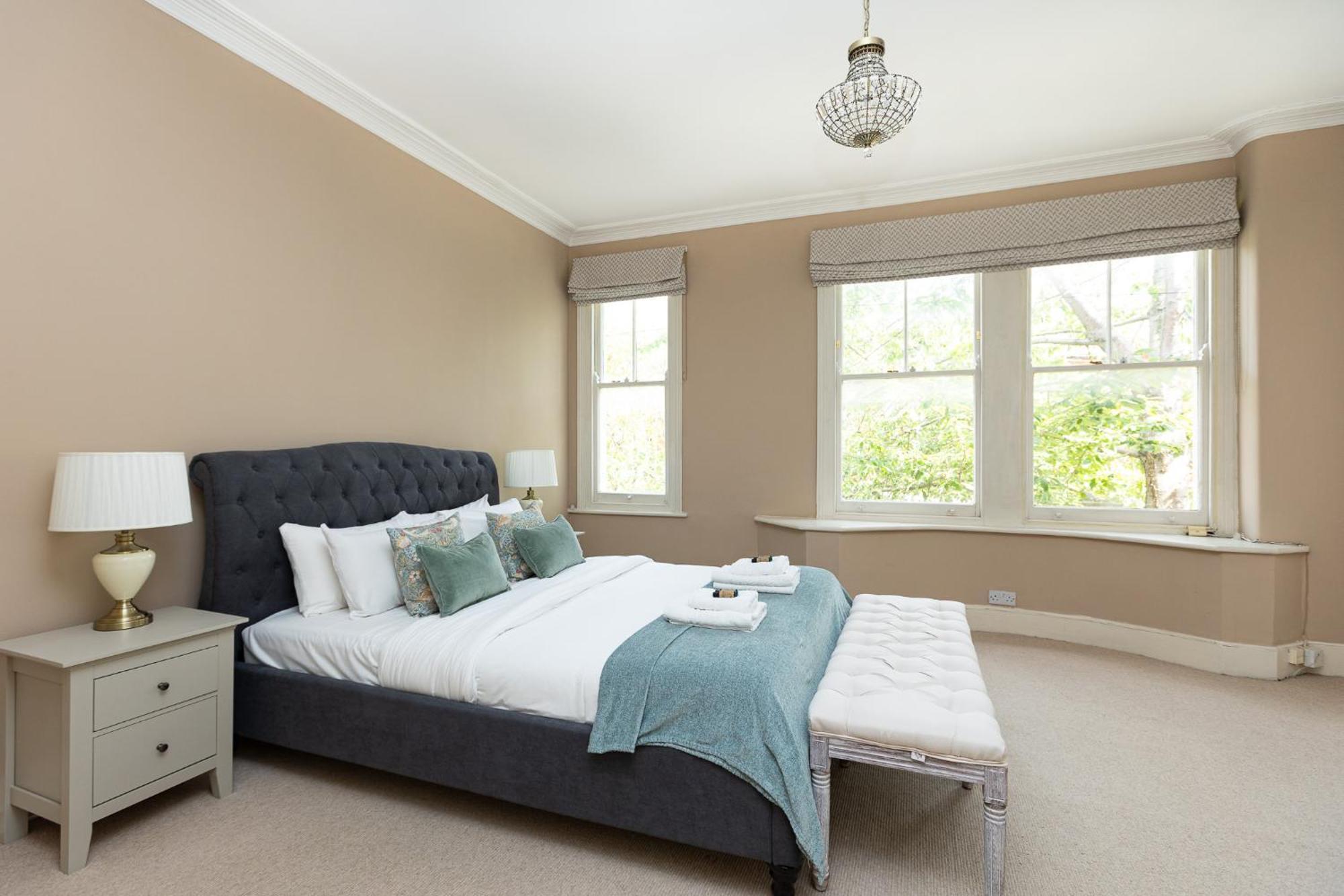 Charming 4 Bed Victorian House In Clapham Old Town * Londen