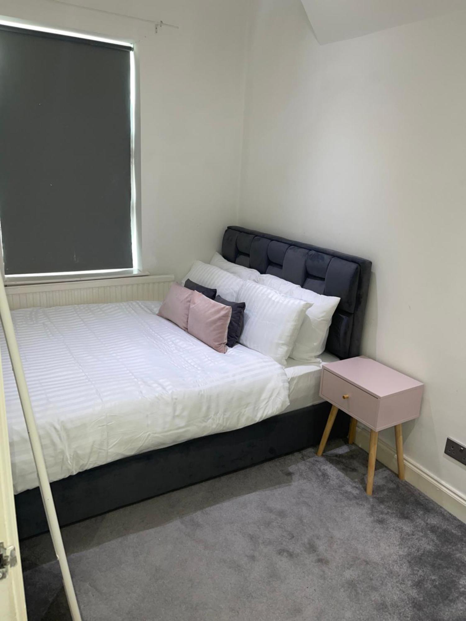 Spacious 2 Bedroom With Garden And Driveway Near Wimbledon Apartment London
