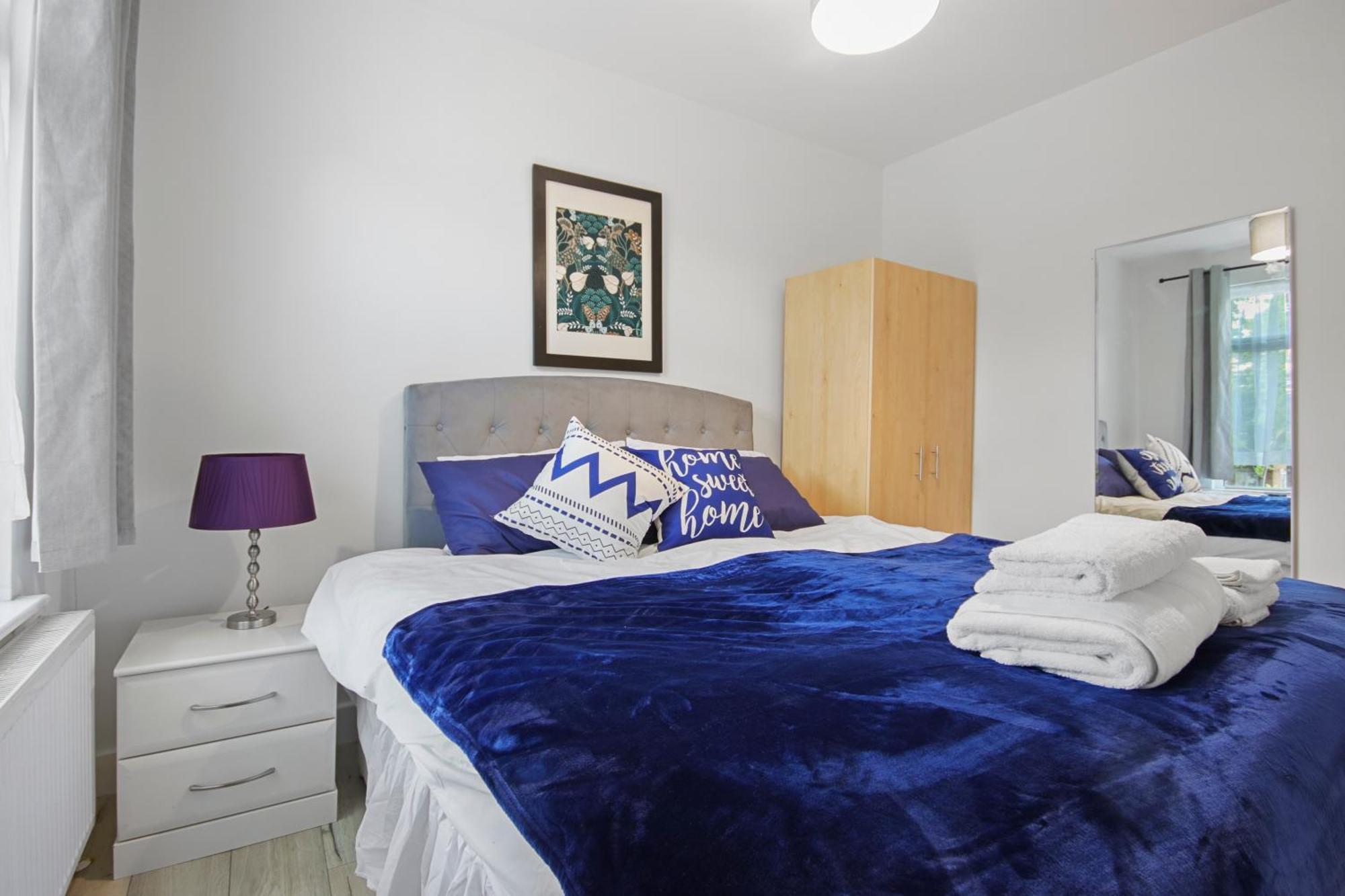 Modern 2 Bed East By Rebby Sleeps 5 Near Canning Town Station * London
