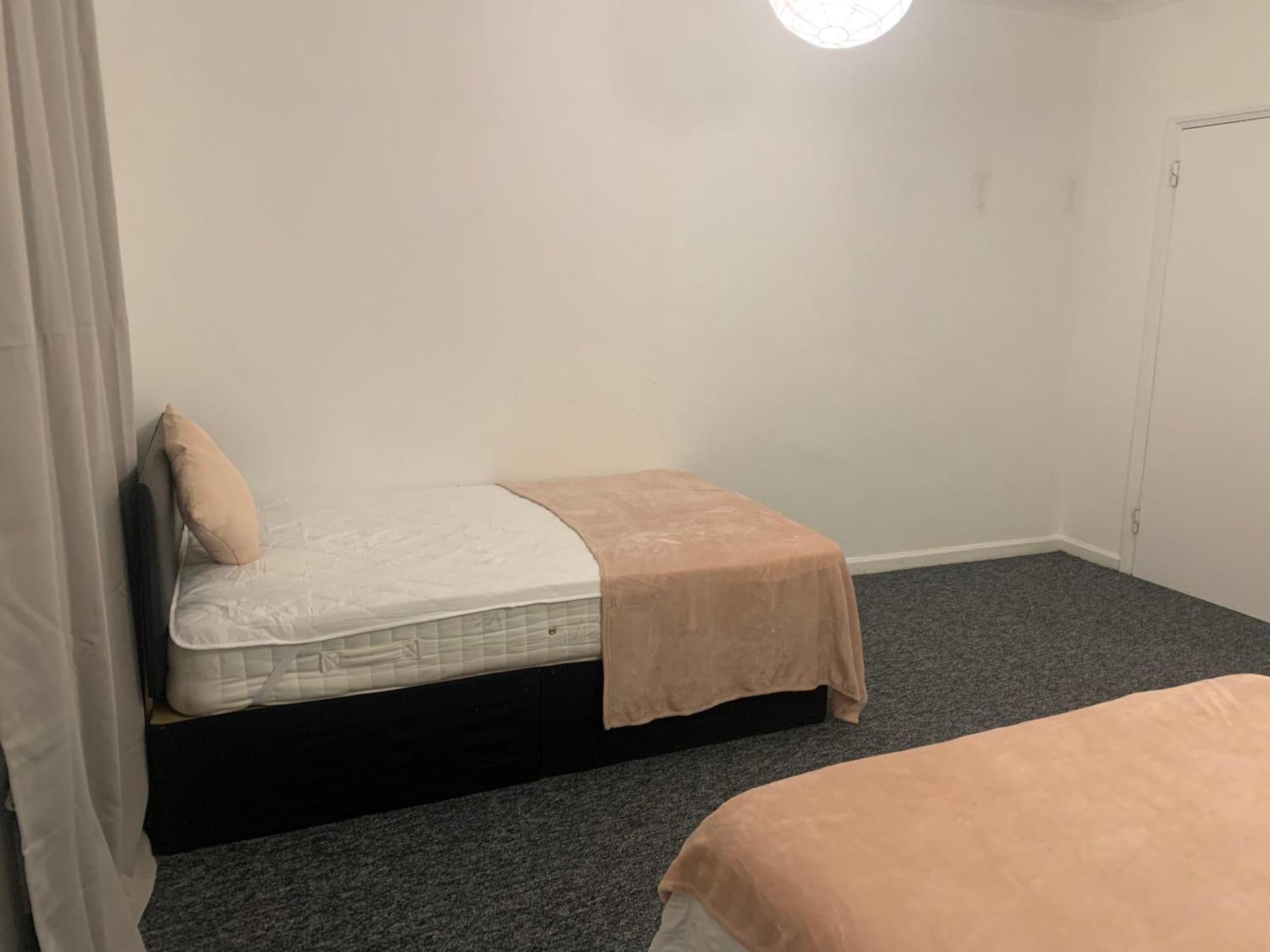 Warren Street Guest house *