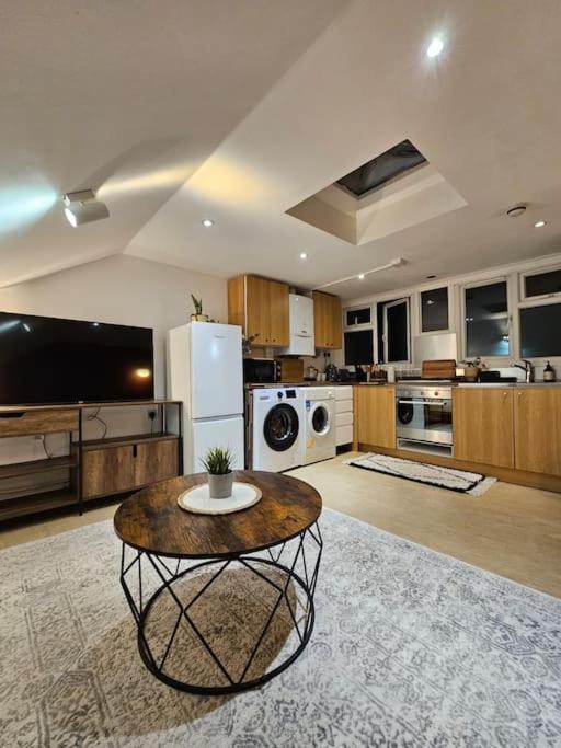 Fulham 2 Bedroom Apartment *