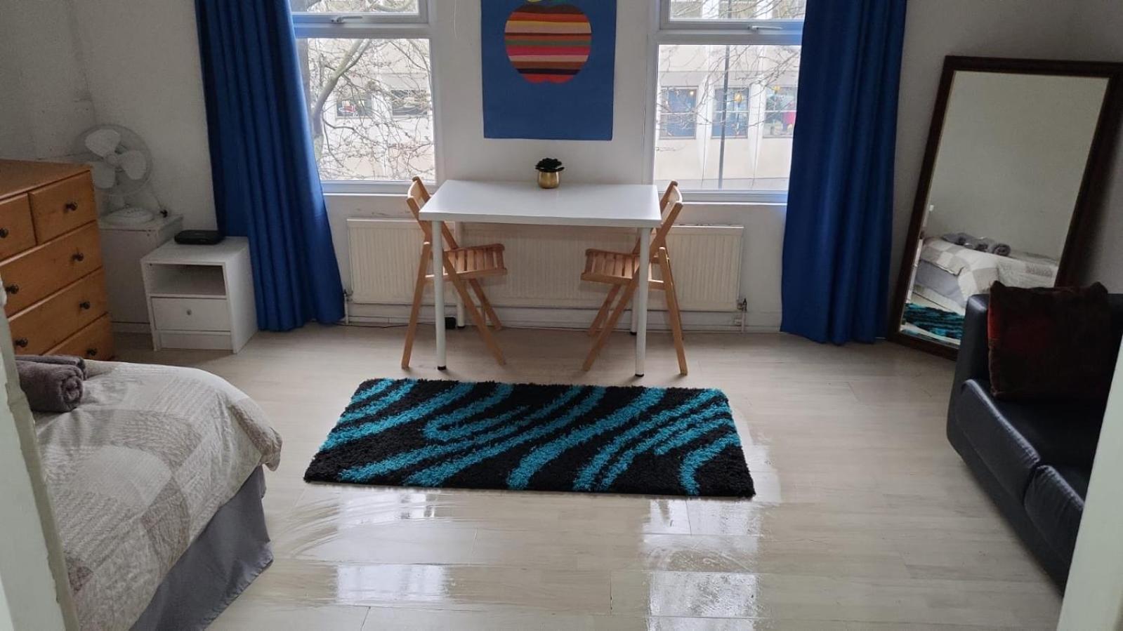 Family Room With Shared Kitchen And Bathroom In Angel Zone 1 Londen