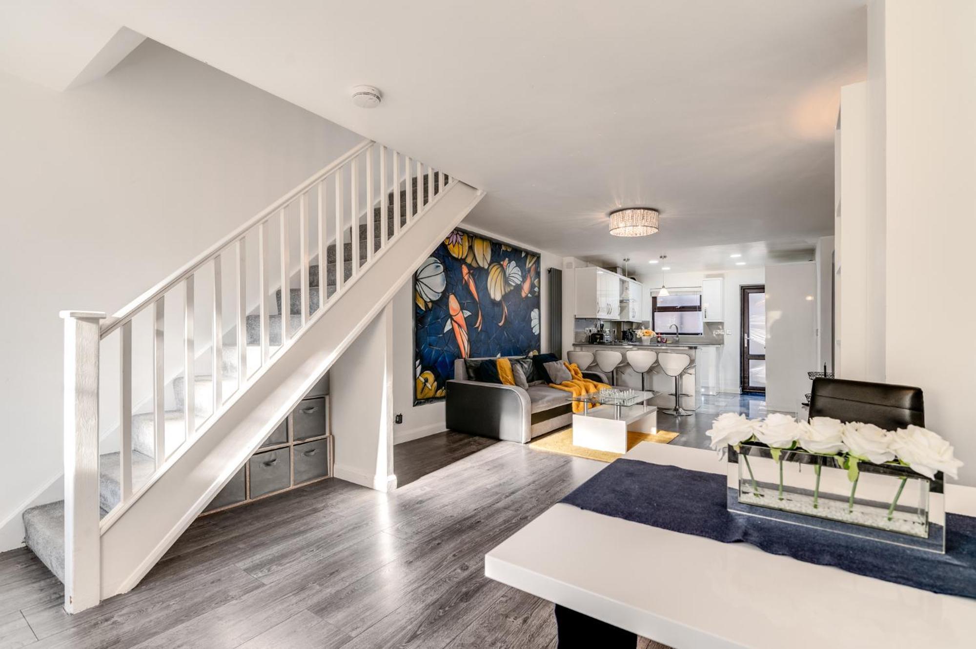 Livestay - Stylish 3-bed Gem In Trendy E1 Appartement Londen