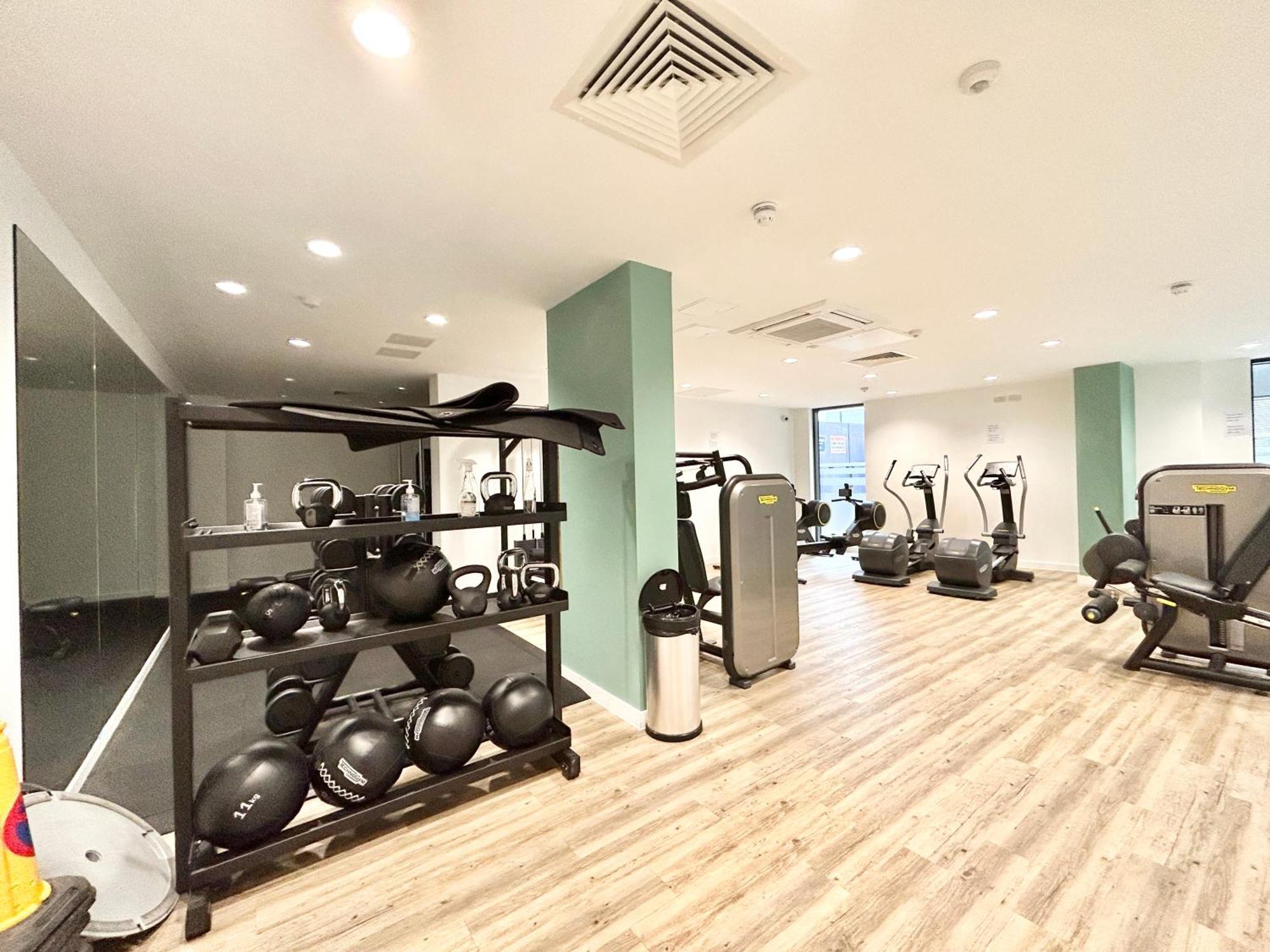 Canary Wharf, Sleeps 4, Fast Wifi, Gym, Prime Location Apartment London