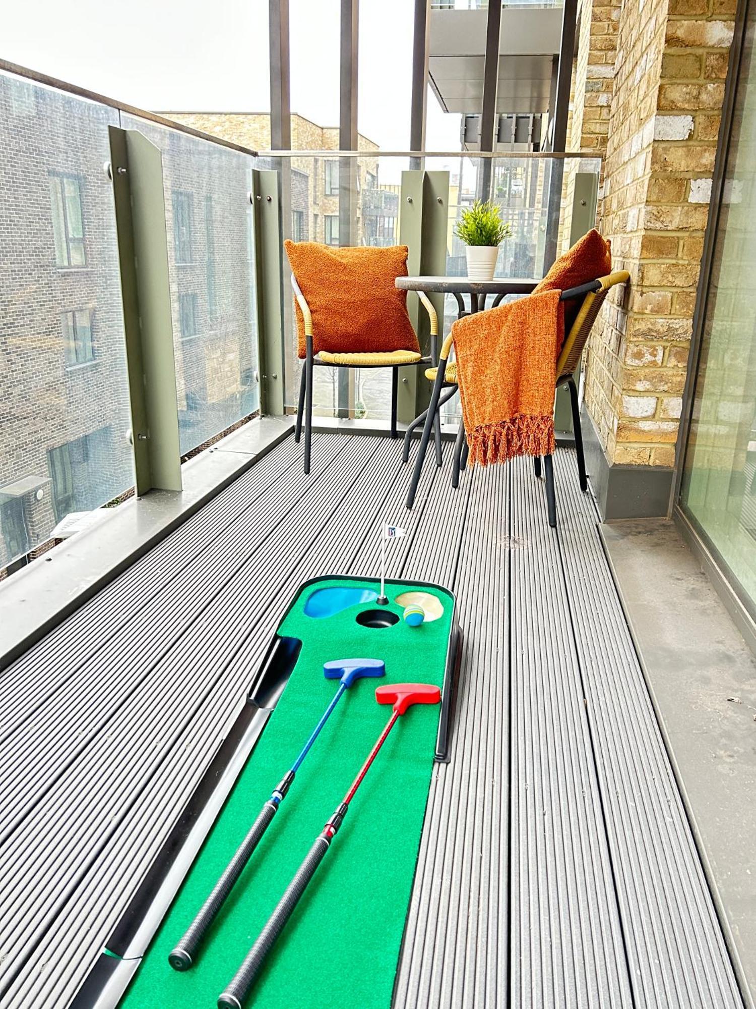Canary Wharf, Sleeps 4, Fast Wifi, Gym, Prime Location Apartment
