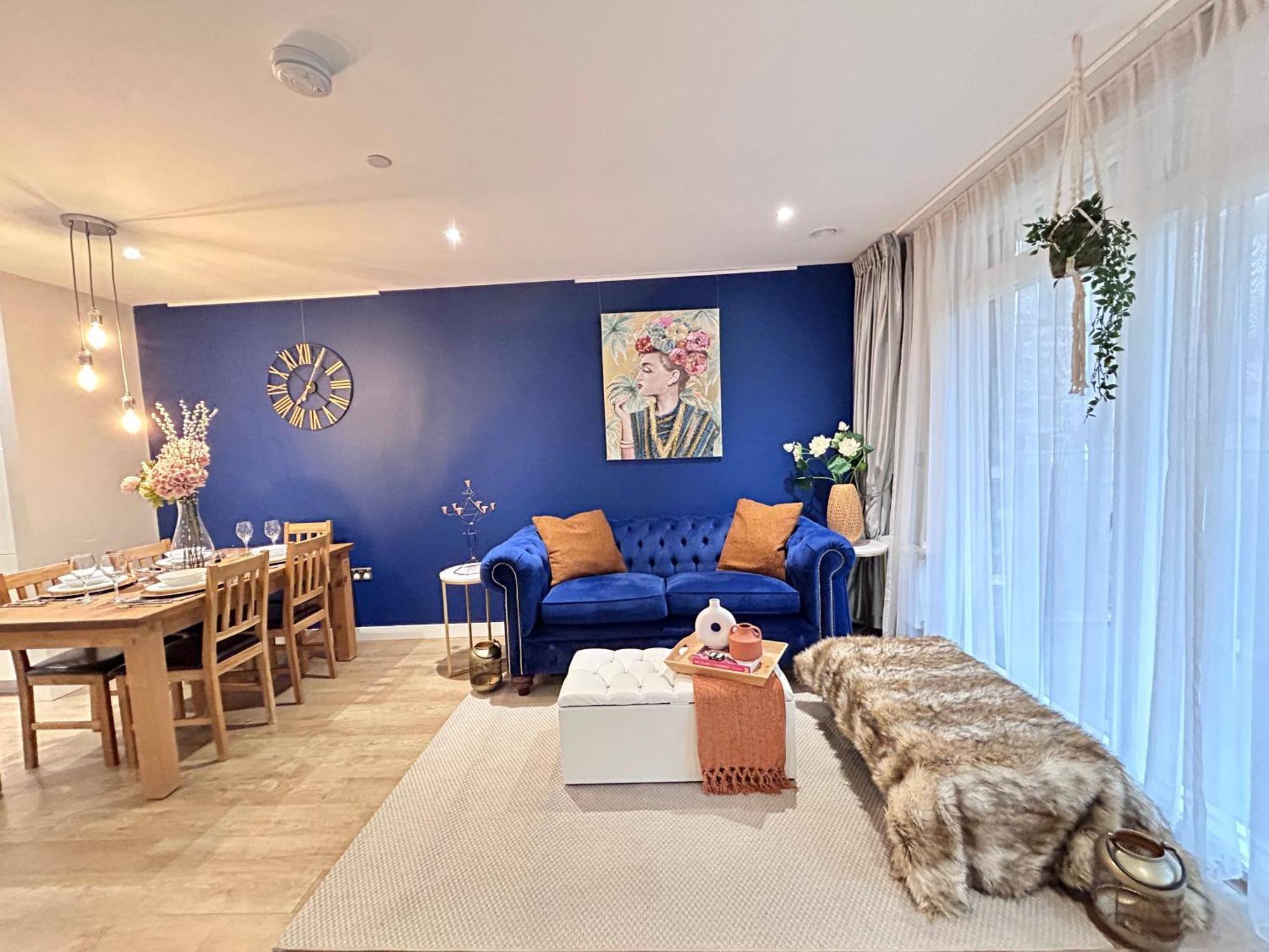 Canary Wharf, Sleeps 4, Fast Wifi, Gym, Prime Location Apartment *