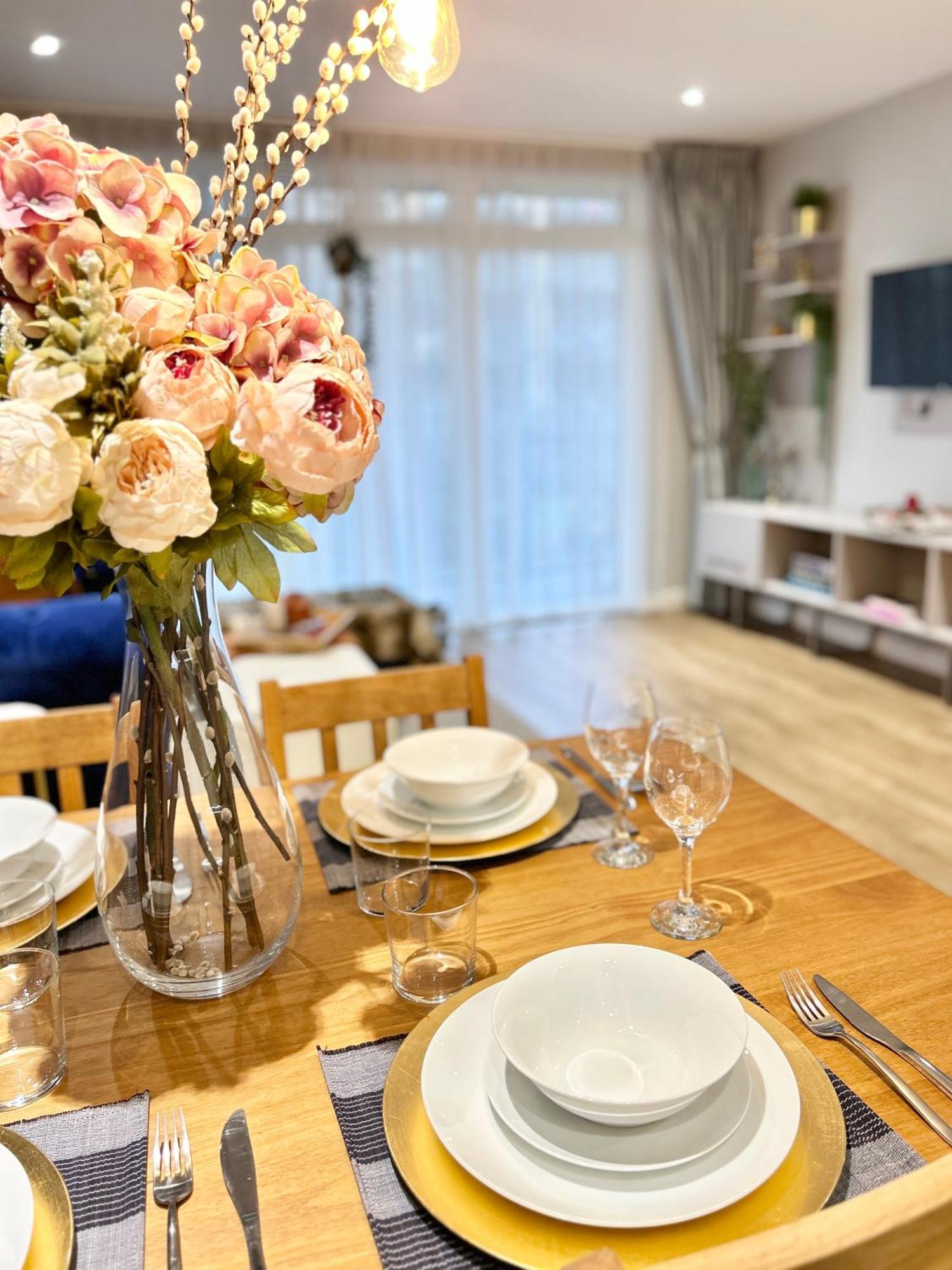 Apartment Canary Wharf, Sleeps 4, Fast Wifi, Gym, Prime Location *
