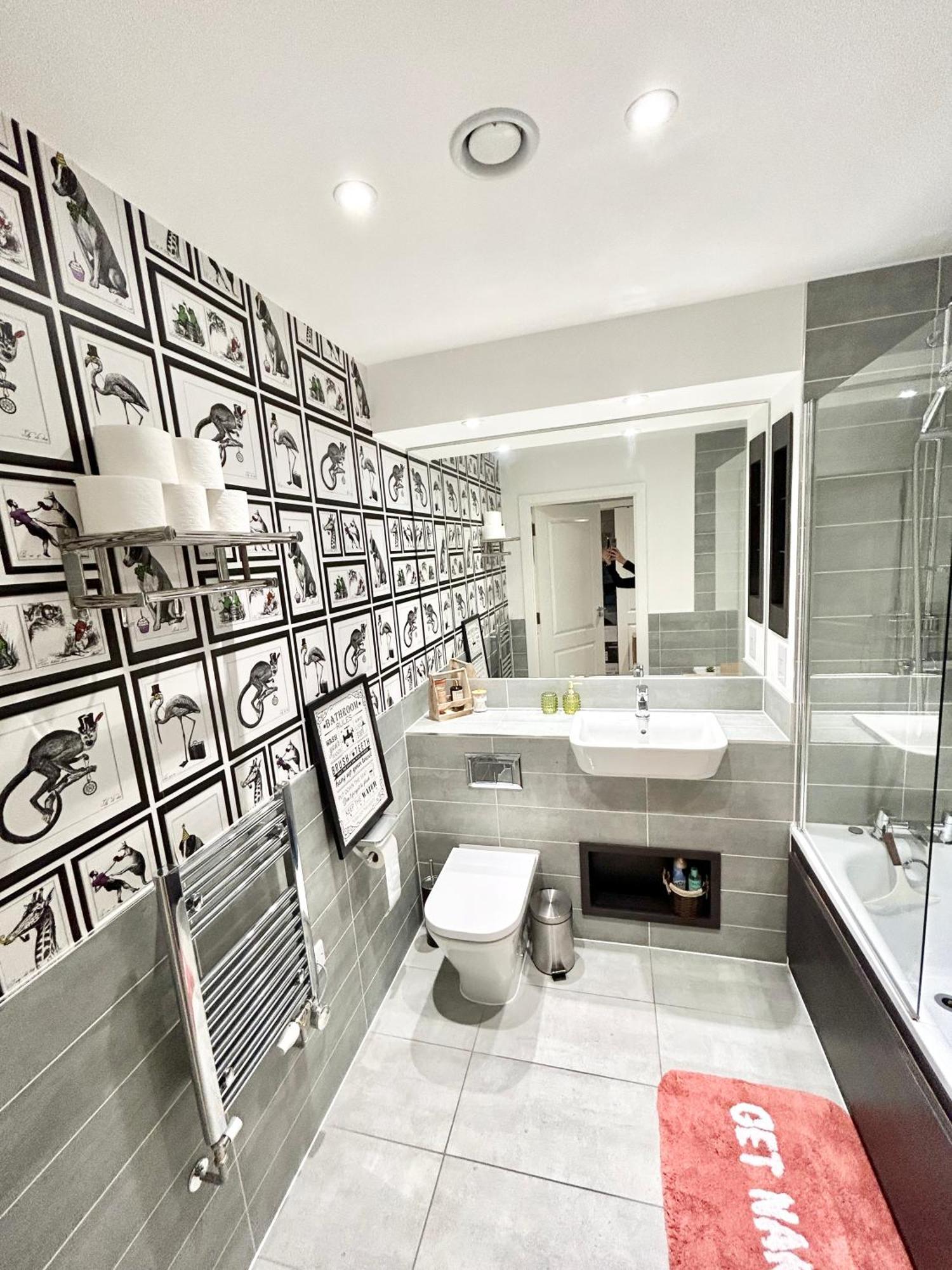 Canary Wharf, Sleeps 4, Fast Wifi, Gym, Prime Location Apartment *