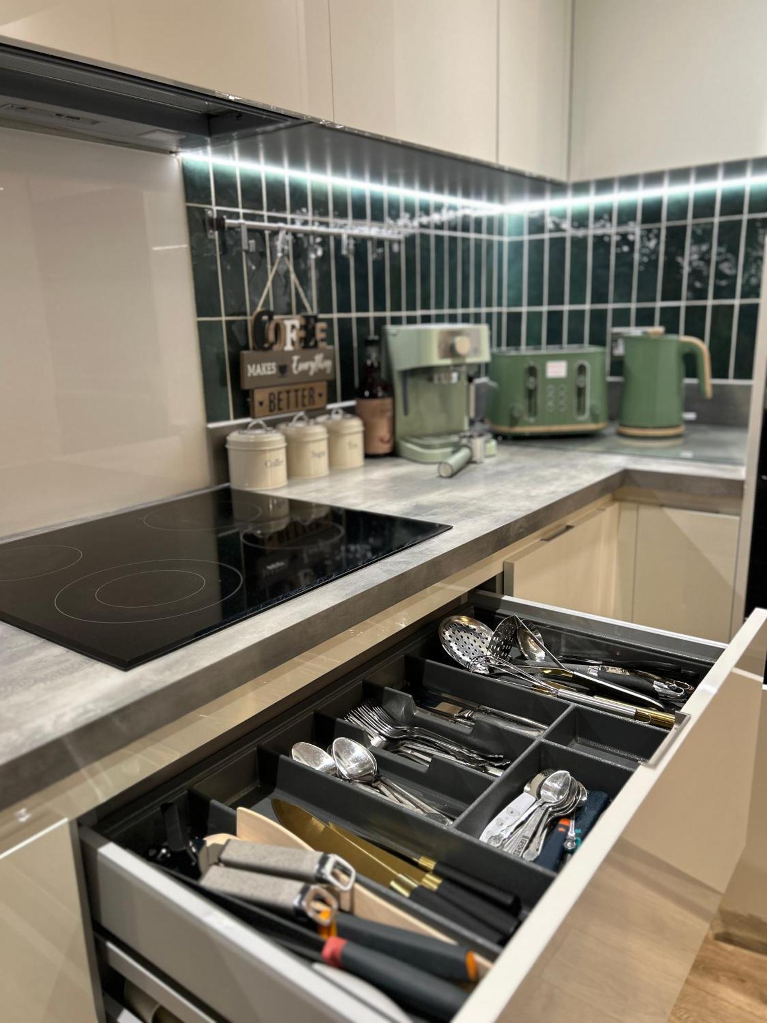 Apartment Canary Wharf, Sleeps 4, Fast Wifi, Gym, Prime Location *