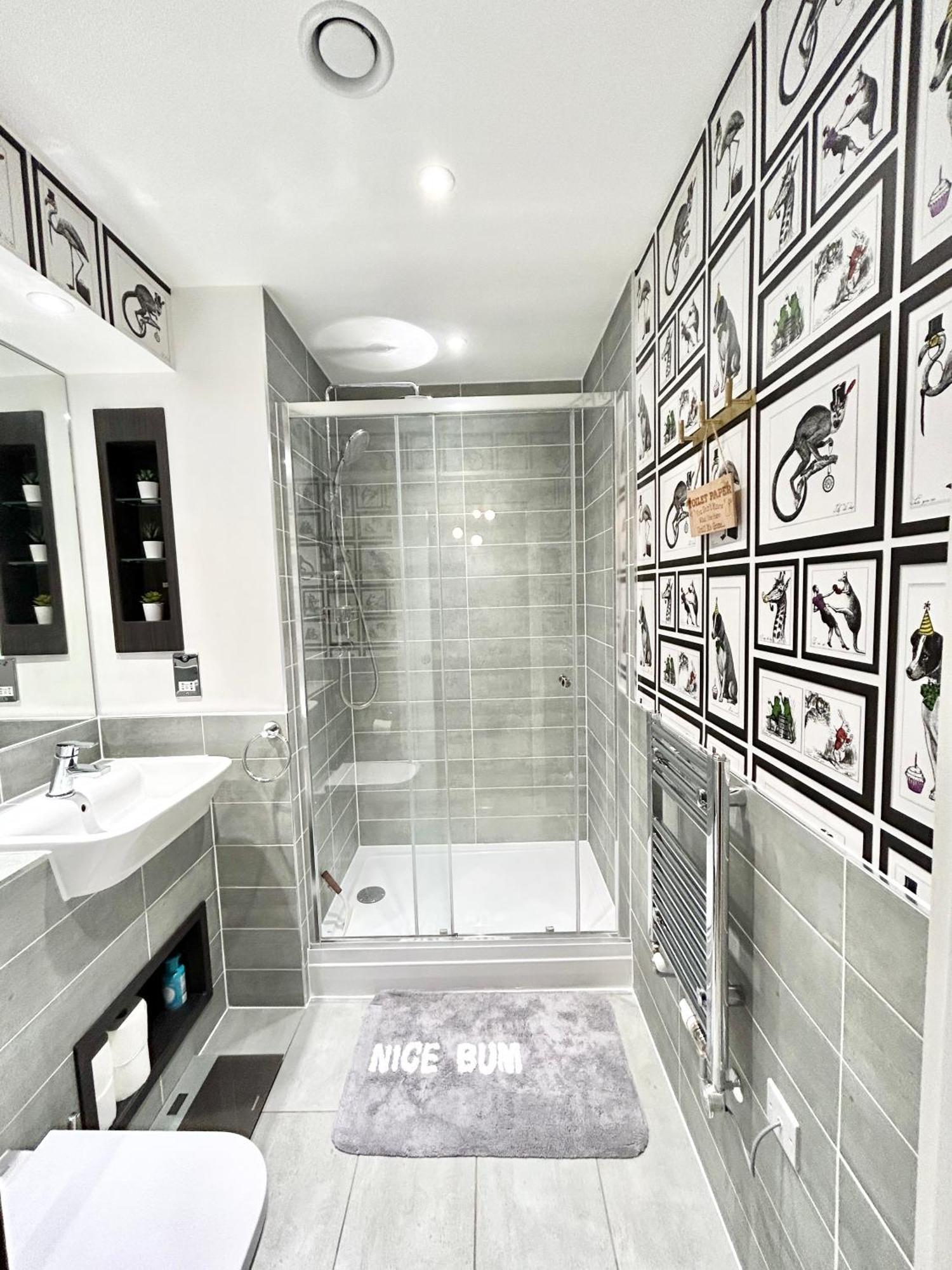 Canary Wharf, Sleeps 4, Fast Wifi, Gym, Prime Location Apartment