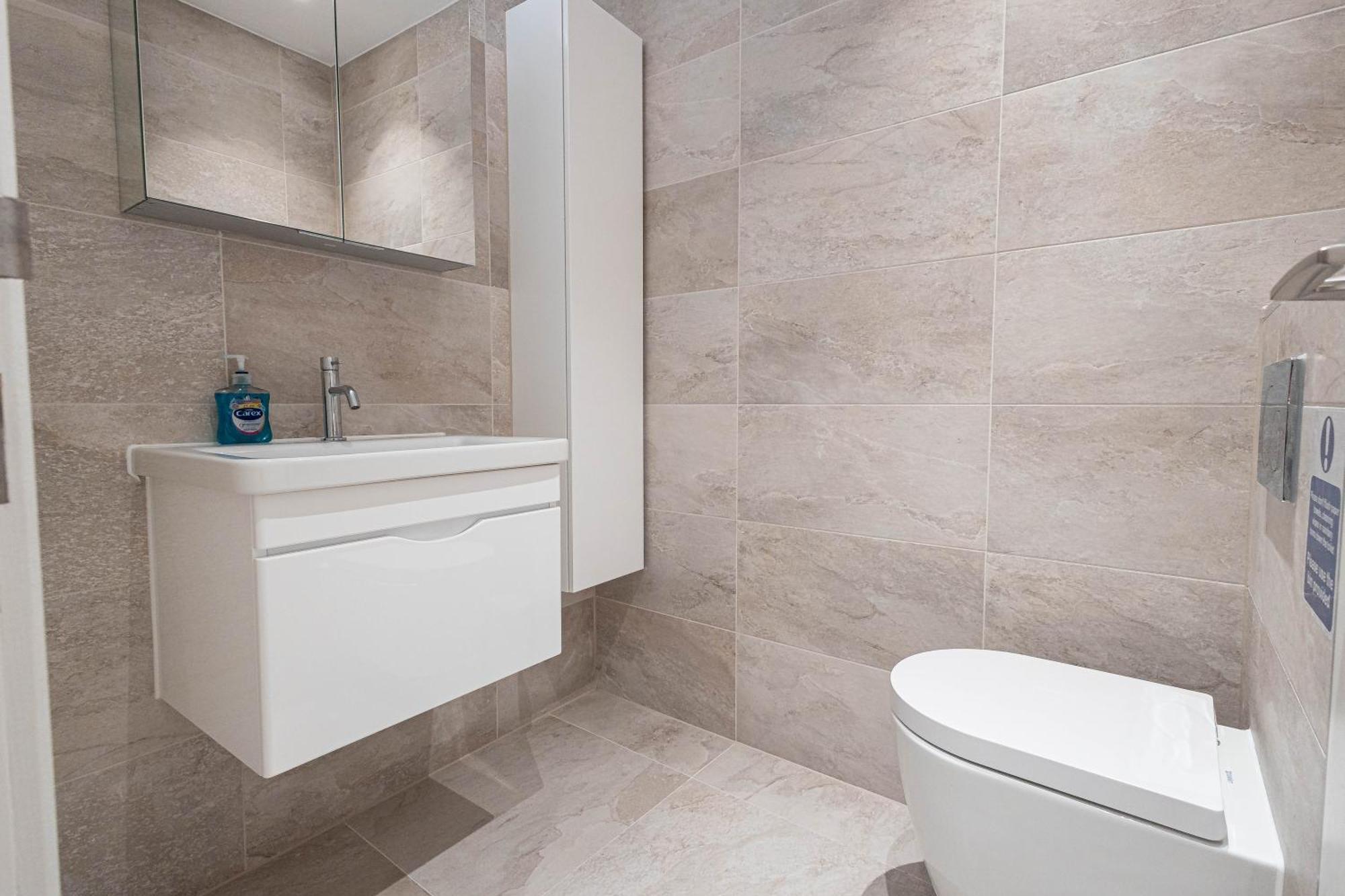 The Arches Luxurious Three Bedroom Close To Hampstead Heath With Garden Balcony And Courtyard London