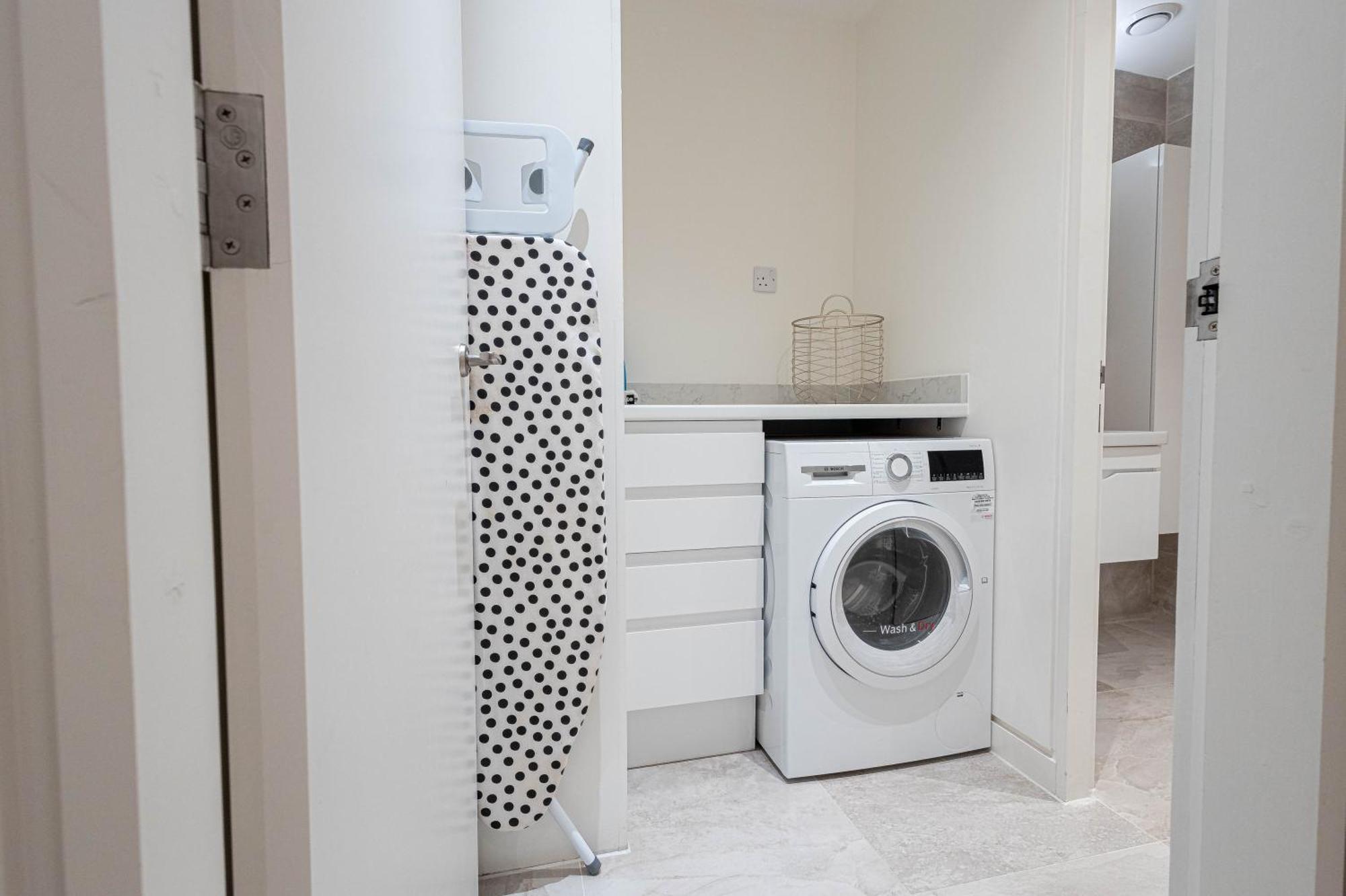 The Arches Luxurious Three Bedroom Close To Hampstead Heath With Garden Balcony And Courtyard London