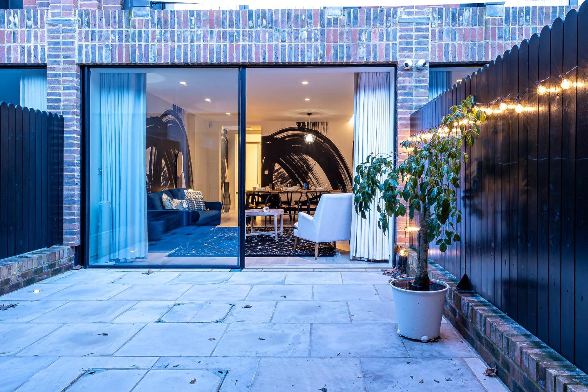 The Arches Luxurious Three Bedroom Close To Hampstead Heath With Garden Balcony And Courtyard