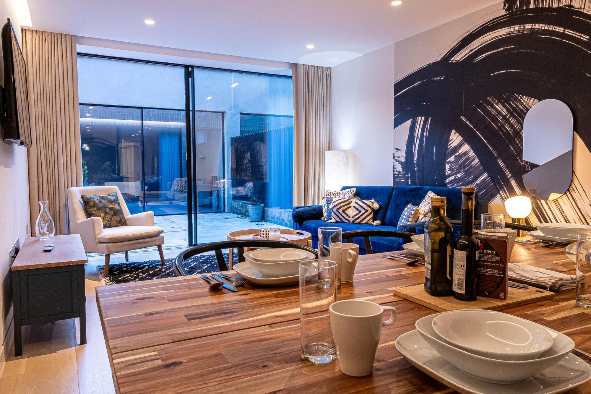 The Arches Luxurious Three Bedroom Close To Hampstead Heath With Garden Balcony And Courtyard Apartment London