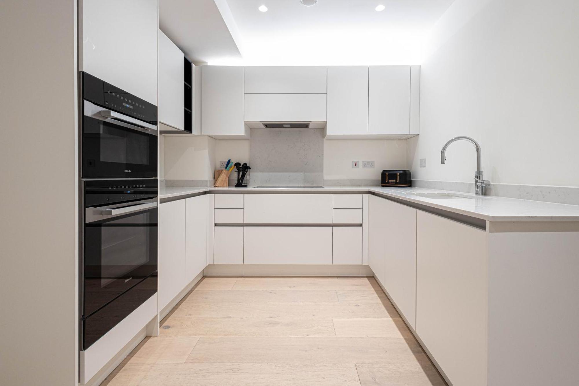 The Arches Luxurious Three Bedroom Close To Hampstead Heath With Garden Balcony And Courtyard London
