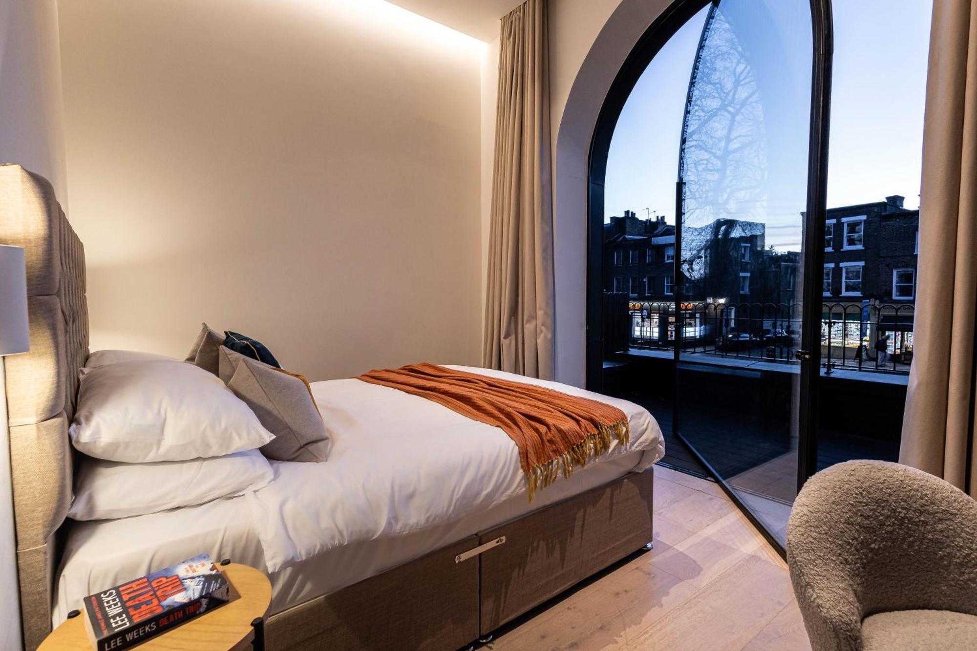 The Arches Luxurious Three Bedroom Close To Hampstead Heath With Garden Balcony And Courtyard London