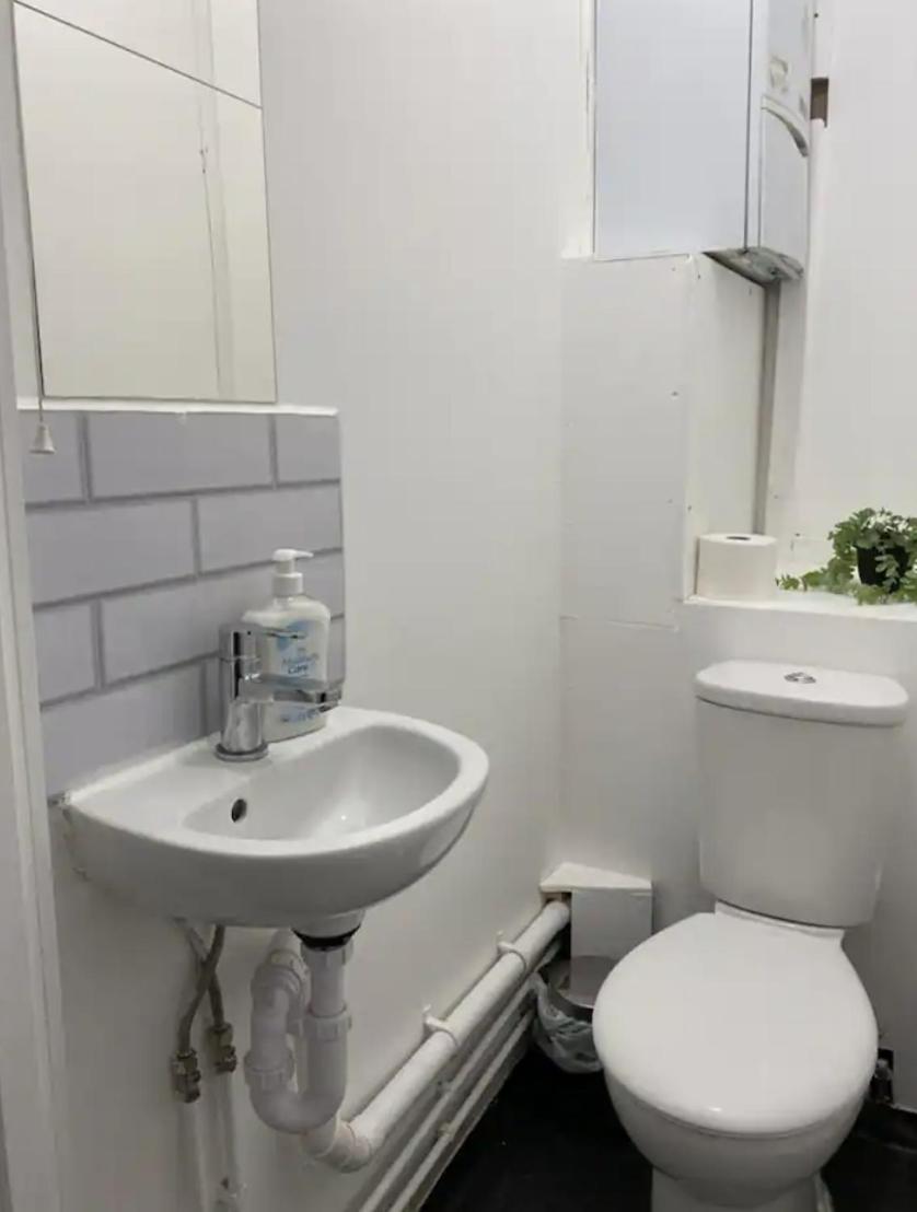Homestay Private Bedrooms In Camden Town, *