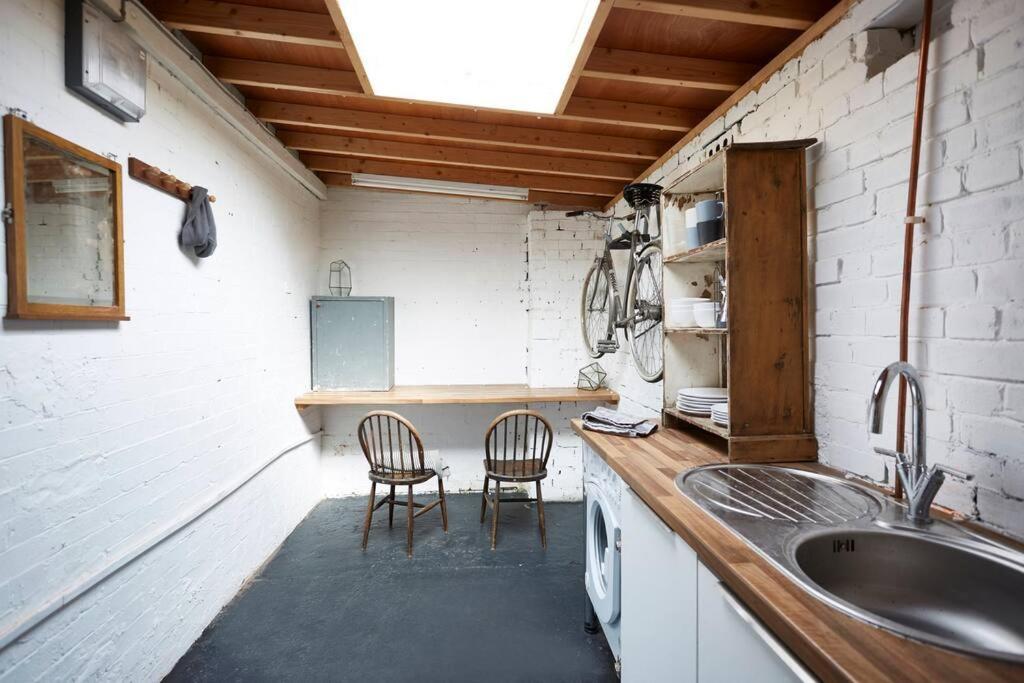 Warehouse Flat East Apartment *