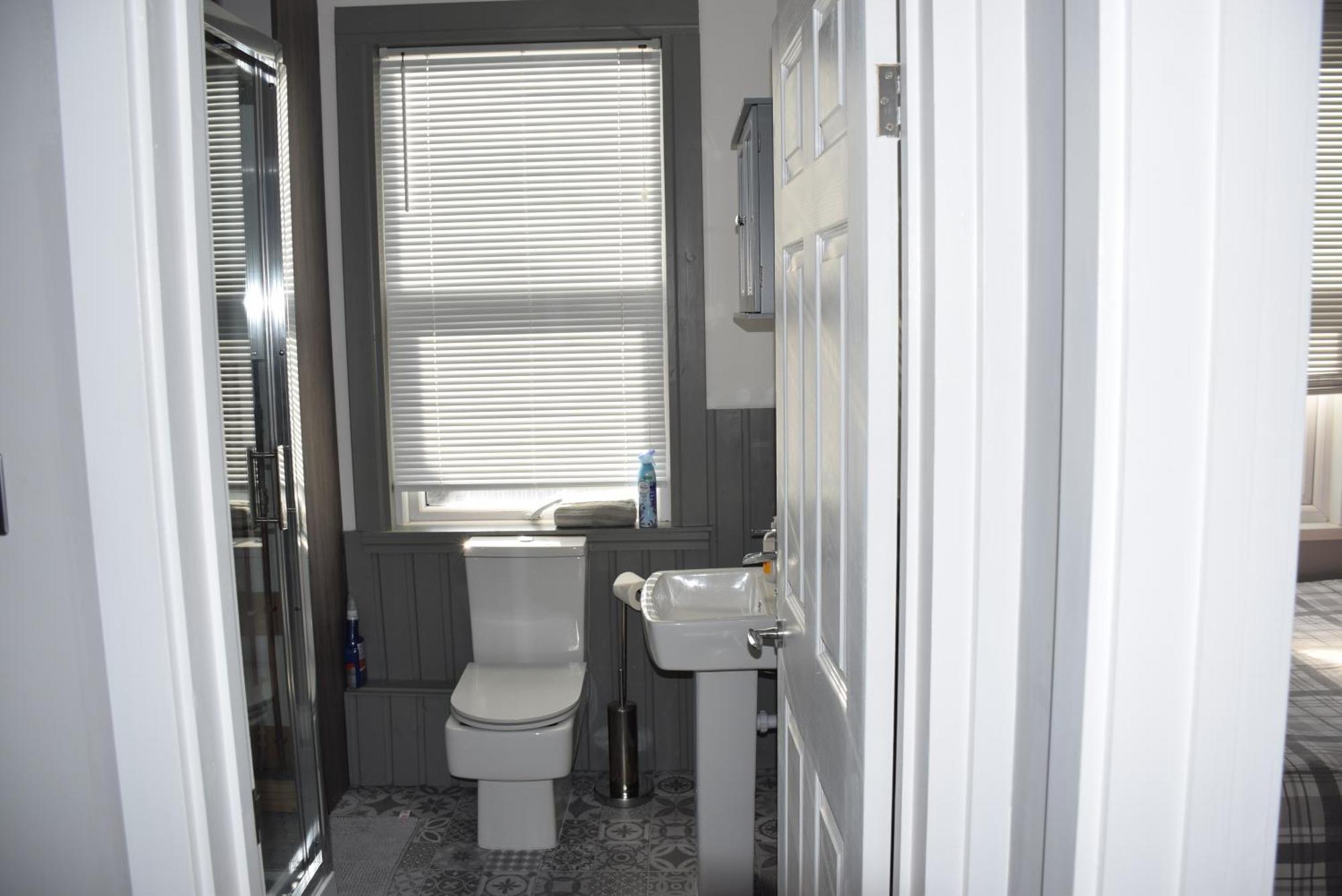 Four Bedroom House Chandos Road * London