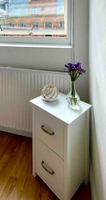 Apartamento A Bright Two Double Bedroom Flat Londres