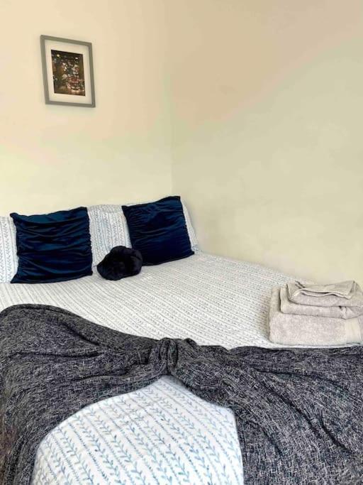 Apartamento A Bright Two Double Bedroom Flat Londres