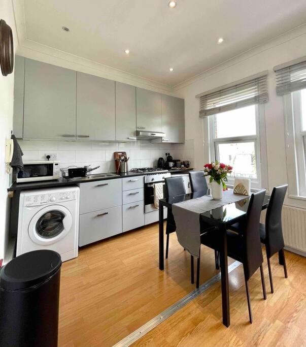 A Bright Two Double Bedroom Flat Apartamento Londres
