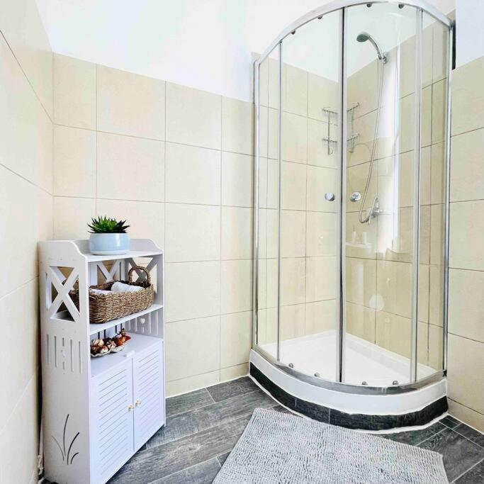Apartamento A Bright Two Double Bedroom Flat Londres