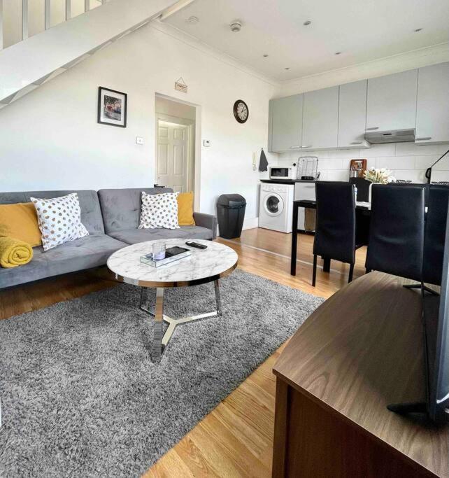 A Bright Two Double Bedroom Flat Londres