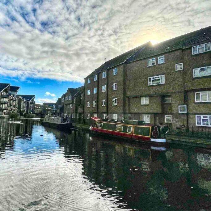 A Bright Two Double Bedroom Flat * Londres