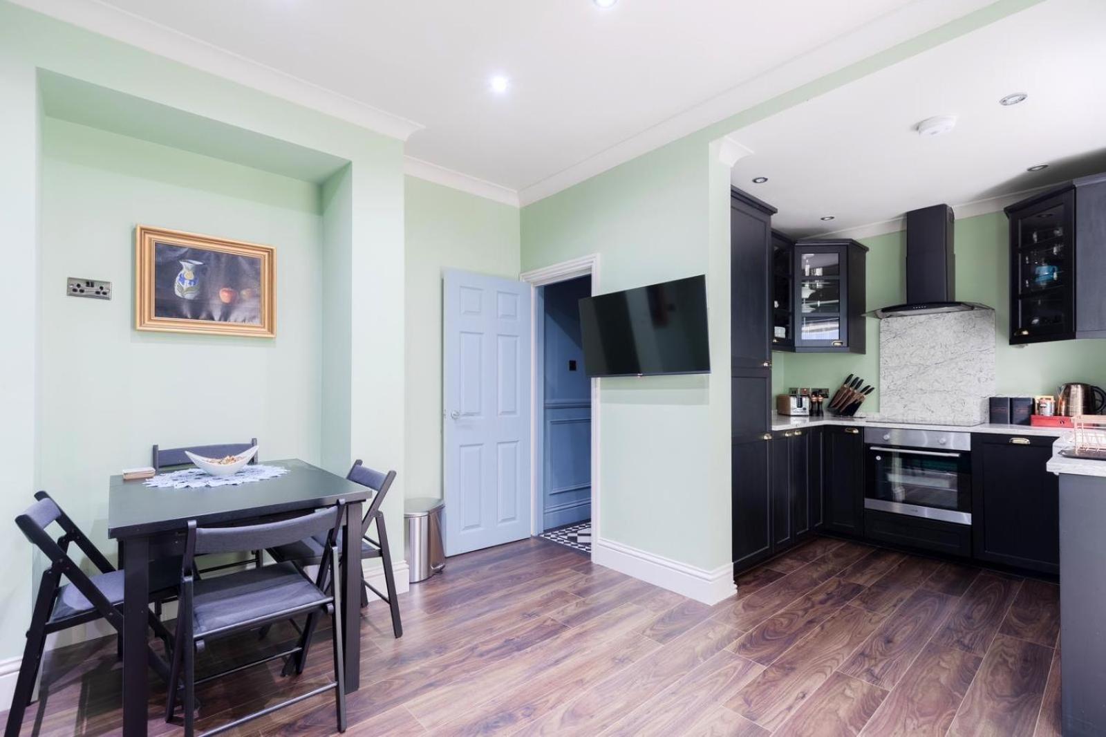 Stylish 2 Bedrooms Flat Sleeps 6 & Garden Zone 2 Cls Apartamento *