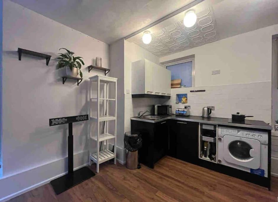 Modern In Barbican Ec1 - Blue - F4 Apartment *