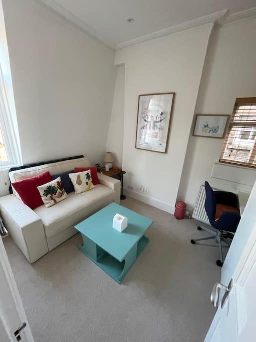 Beautiful 3 Bed In Leafy Hampstead Apartamento