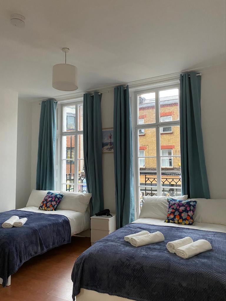 Homestay Private Bedrooms In Camden Town, London
