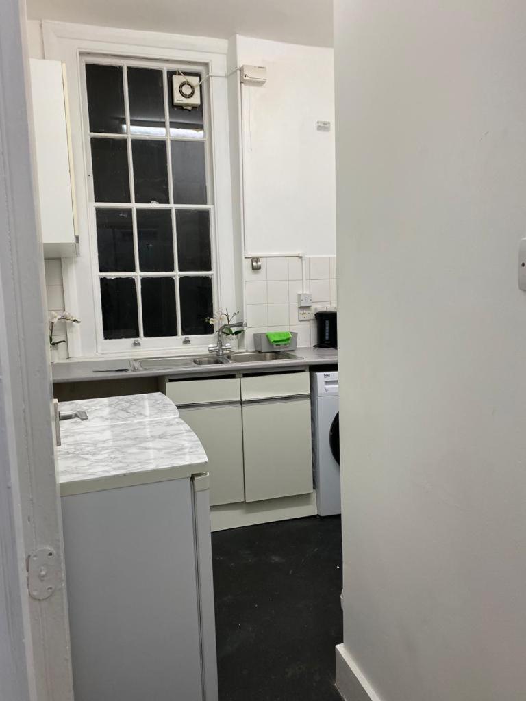 Homestay Private Bedrooms In Camden Town, *