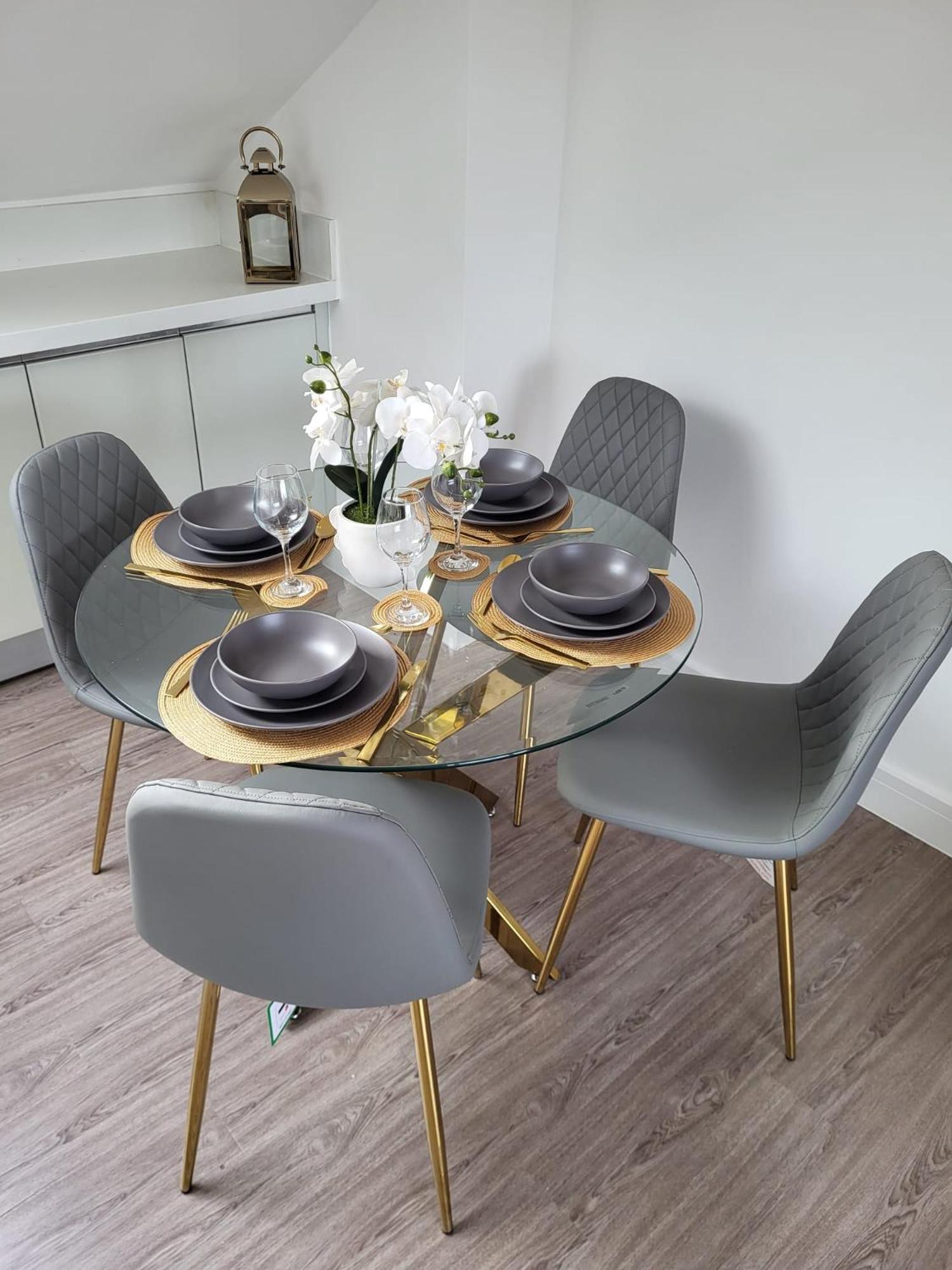 20 Mins To London, Stylish Sky Views 2 Bed *