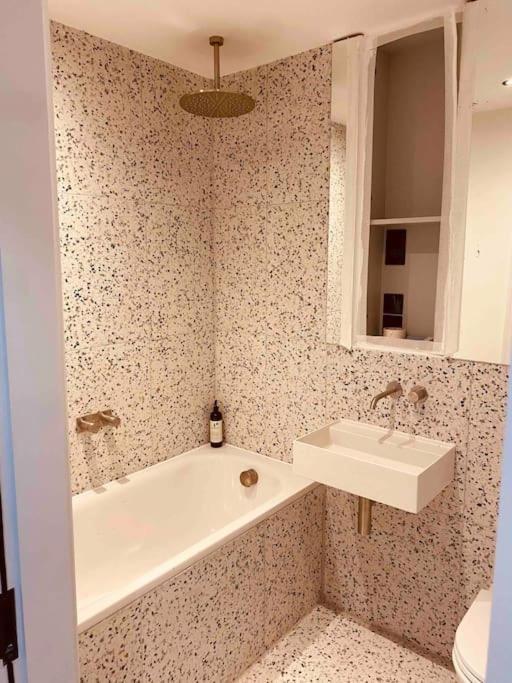 Spacious 3 Bed With Terrace Appartement *