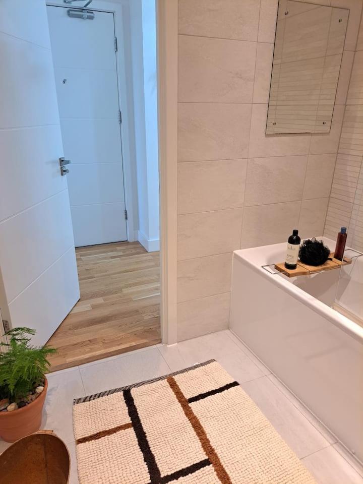Accommodatie bij particulieren Cozy Double With Large En Near Canary Wharf With Amazing Views In A Shared *
