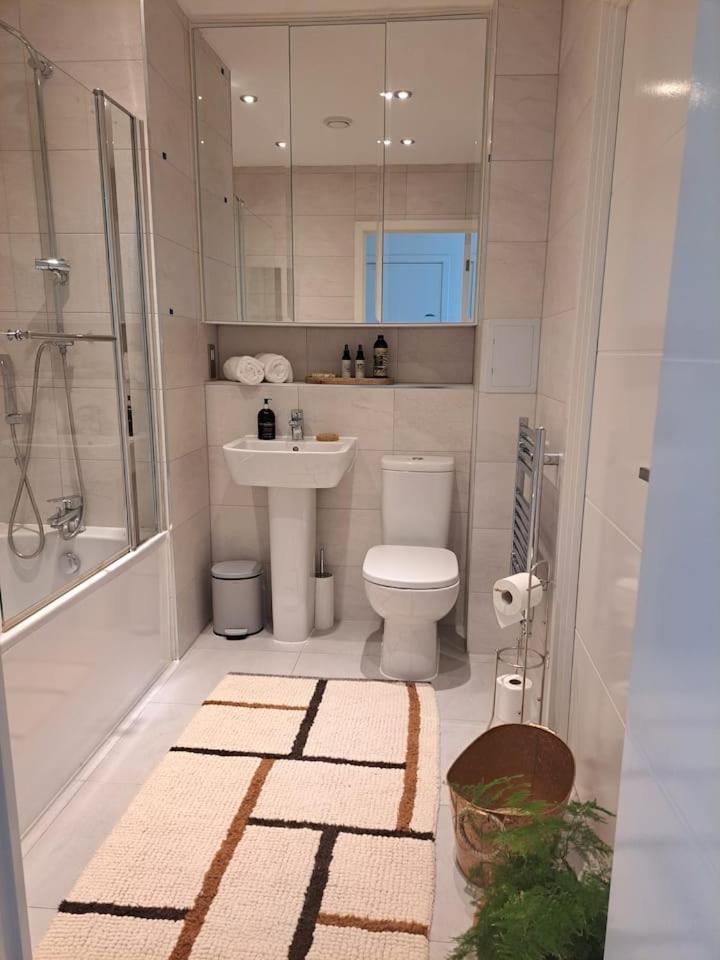 Cozy Double With Large En Near Canary Wharf With Amazing Views In A Shared Londen