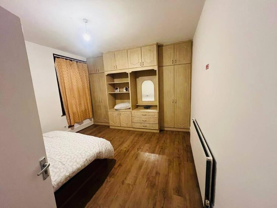 Apartamento Room In Wembley Londres