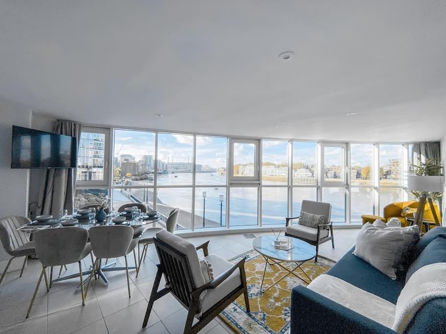 Apartment Luxury Riverside Retreat With Stunning Views London