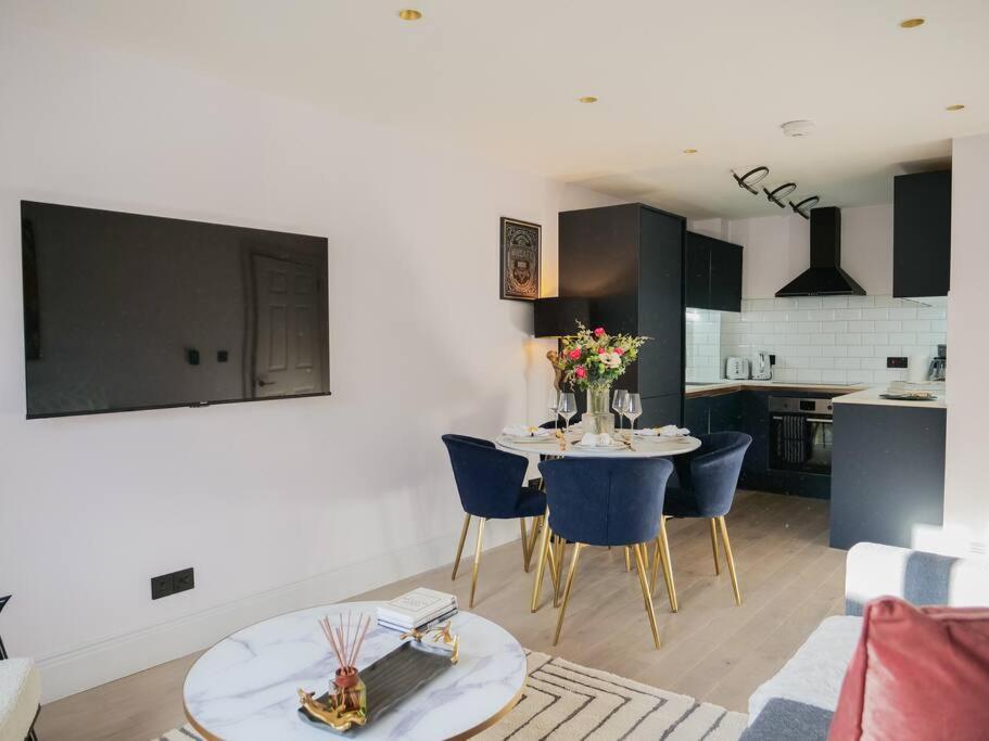 Apartment Stylish Retreat For Your Short Getaway *