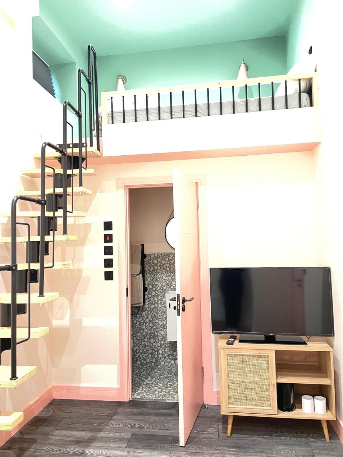 Cozy En-suite Loft In Trendy Local Guest house *